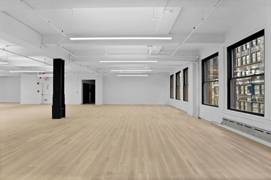 More Photos Of 213 W 35th St, New York Office For Lease