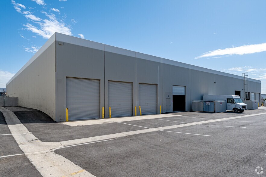 More Photos Of 4317 E Santa Ana St, Ontario Warehouse For Lease