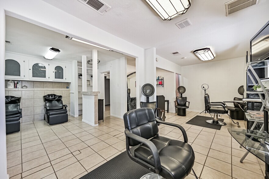 More Photos Of 5001 Luella Ave, Deer Park Office For Sale