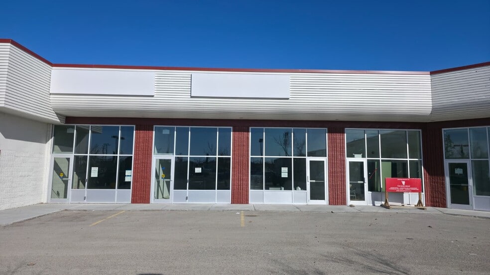 More Photos Of 3310 32nd St NE, Calgary Storefront For Lease