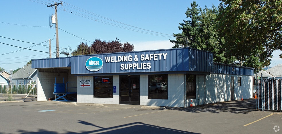 More Photos Of 1908 Main St, Springfield Freestanding For Sale