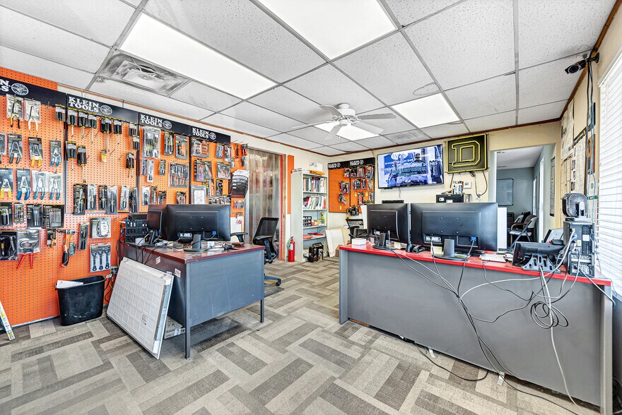 More Photos Of 1520 E Main St, Siloam Springs Storefront For Sale