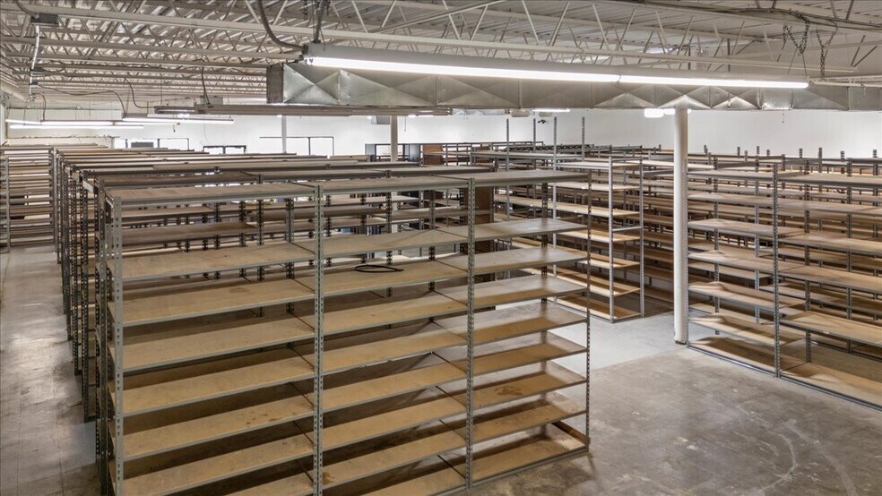 More Photos Of 516 Washington St, Ravenswood Freestanding For Lease