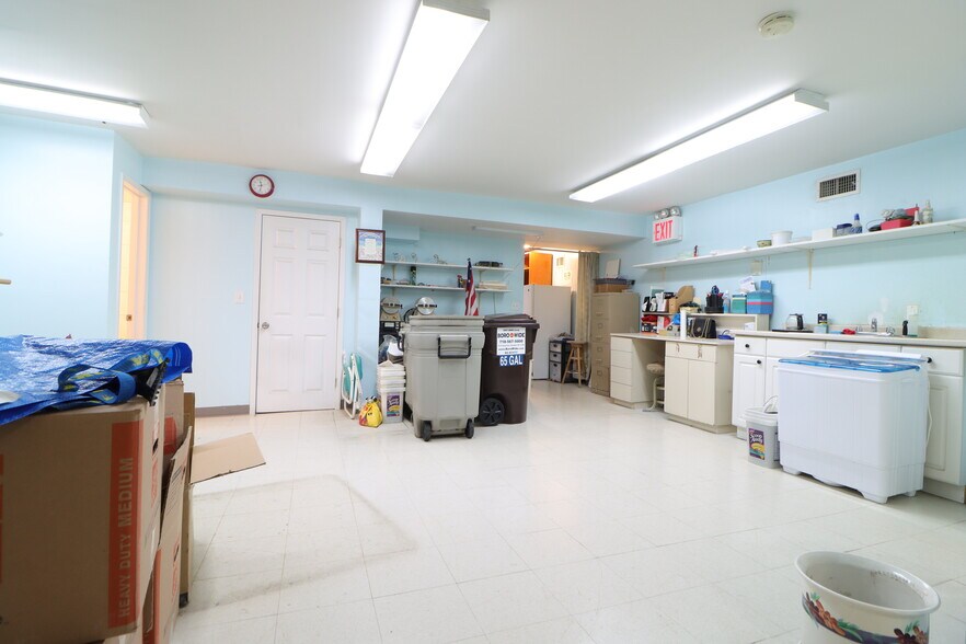 More Photos Of 6925 Cooper Ave, Glendale Office For Sale