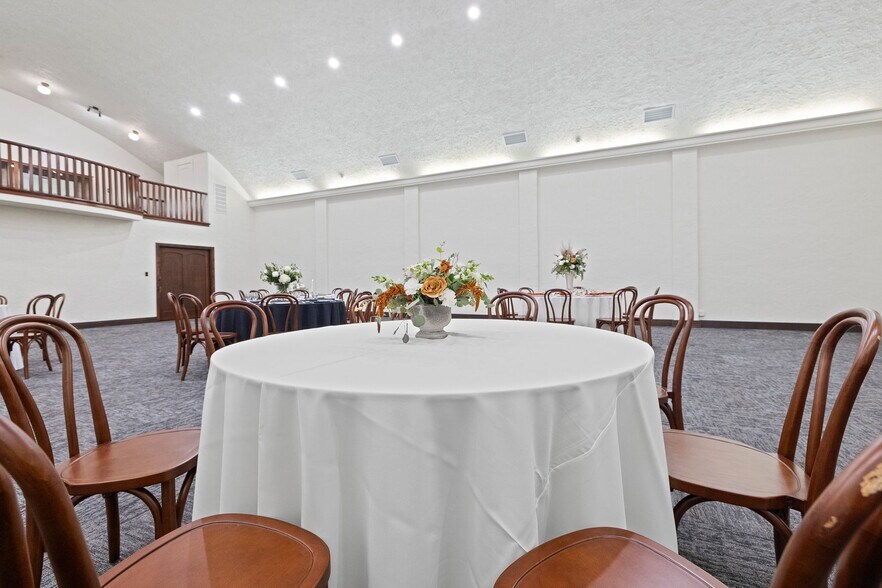 More Photos Of 128 S E St, Exeter Storefront For Sale