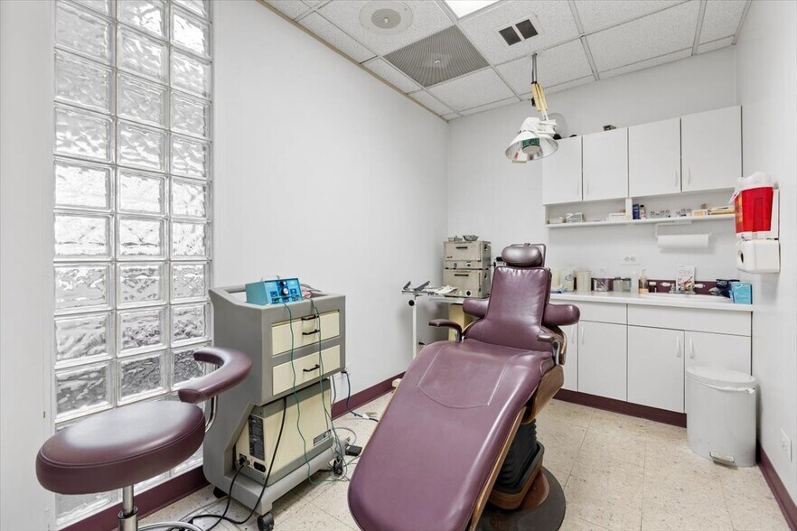 More Photos Of 2719 W Peterson Ave, Chicago Healthcare For Sale