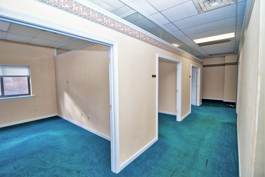 More Photos Of 1575 Thomaston Ave, Waterbury Storefront For Lease
