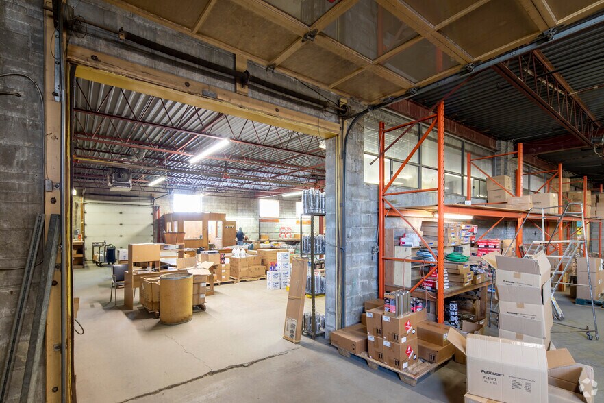 More Photos Of 119-121 Toryork Dr, Toronto Warehouse For Lease