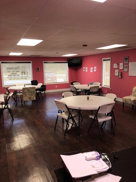 More Photos Of 1226 S Main St, Emporia Freestanding For Sale