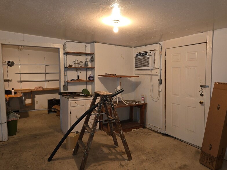 More Photos Of 10000 McCullough Ave, San Antonio Distribution For Sale