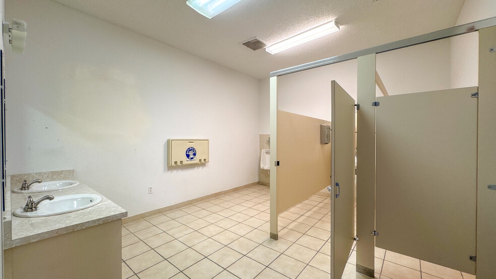 More Photos Of 4040 E County Road 540A, Lakeland Religious Facility For Sale