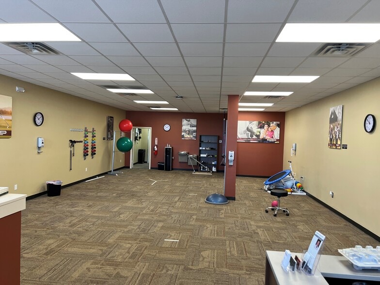 More Photos Of 460 N Redwood Rd, North Salt Lake General Retail For Sale