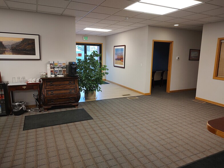 More Photos Of 1073 N Lincoln Ave, Loveland Office For Sale