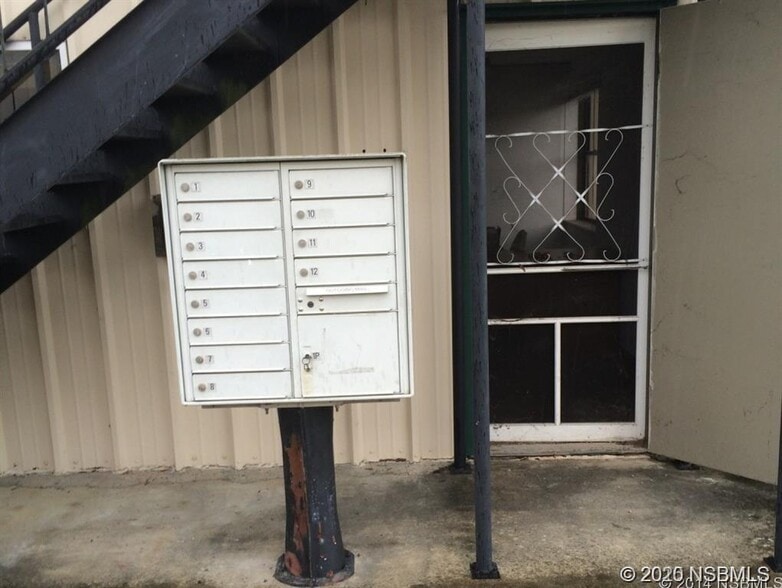 More Photos Of 704 W Park Ave, Edgewater Light Distribution For Sale