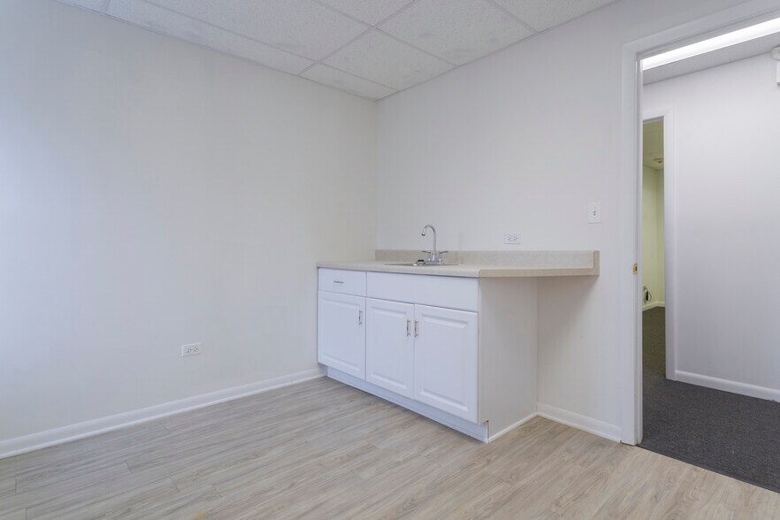 More Photos Of 1835 N 19th Ave, Melrose Park Medical For Lease