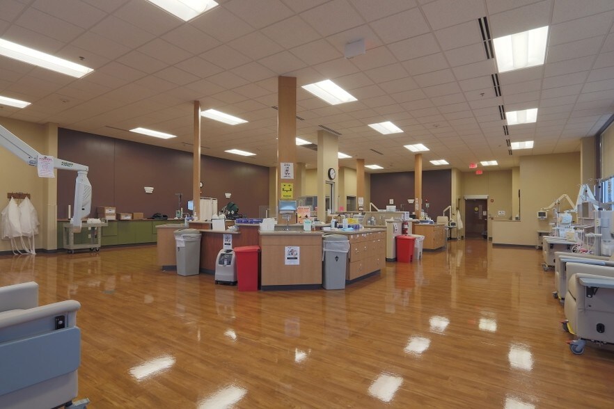 More Photos Of 2550-2586 W Fabyan Pky, Batavia Medical For Lease