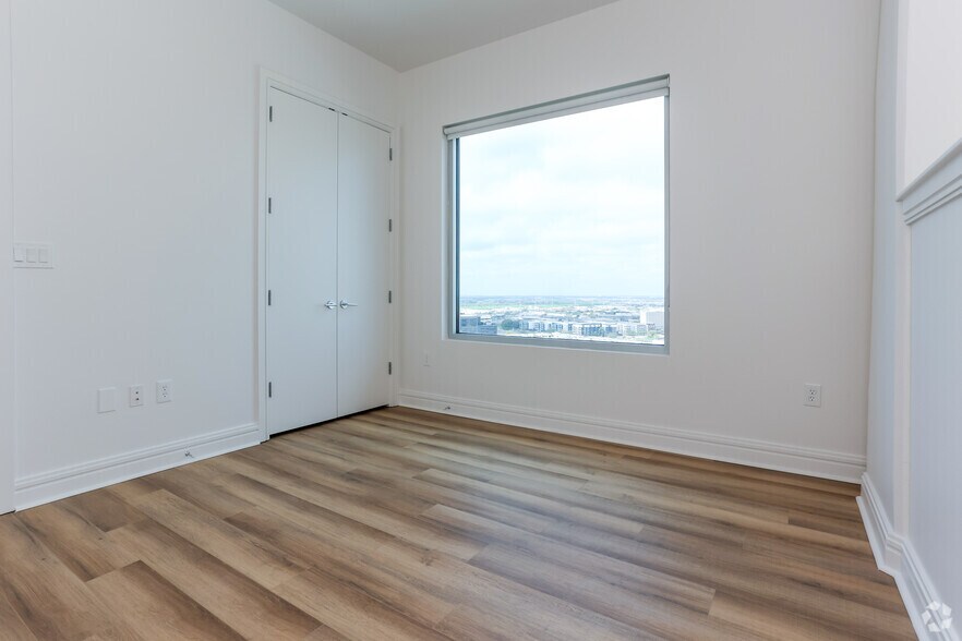 More Photos Of 1400 Hi Line Dr, Dallas Apartments For Lease