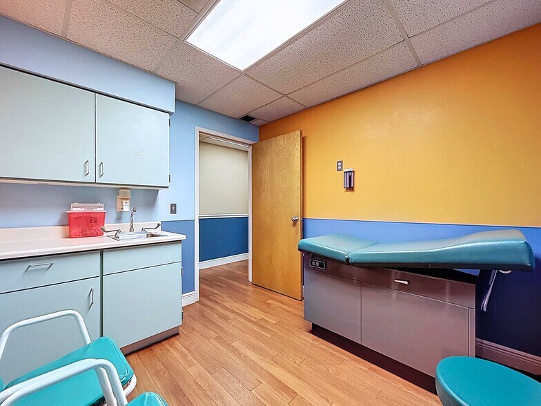 More Photos Of 11373 Cortez Blvd, Brooksville Medical For Sale