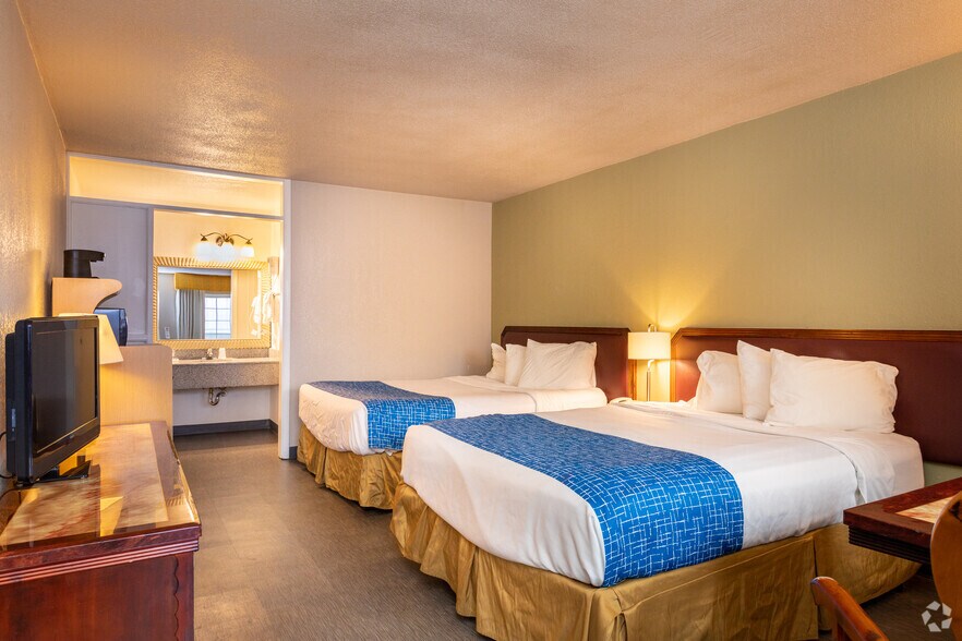 More Photos Of 201 Stagecoach Trl, Ogallala Hospitality For Sale