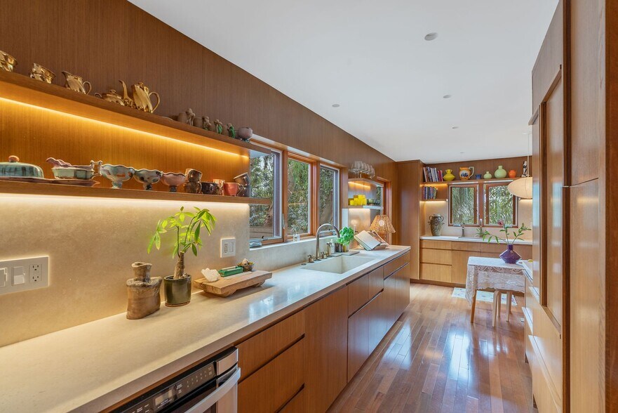 More Photos Of 1964 Vestal Ave, Los Angeles Office Residential For Sale