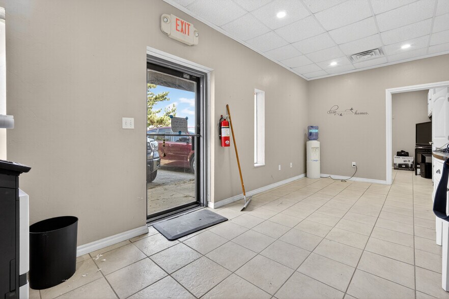 More Photos Of 1835 Industrial Blvd, Norman Warehouse For Sale