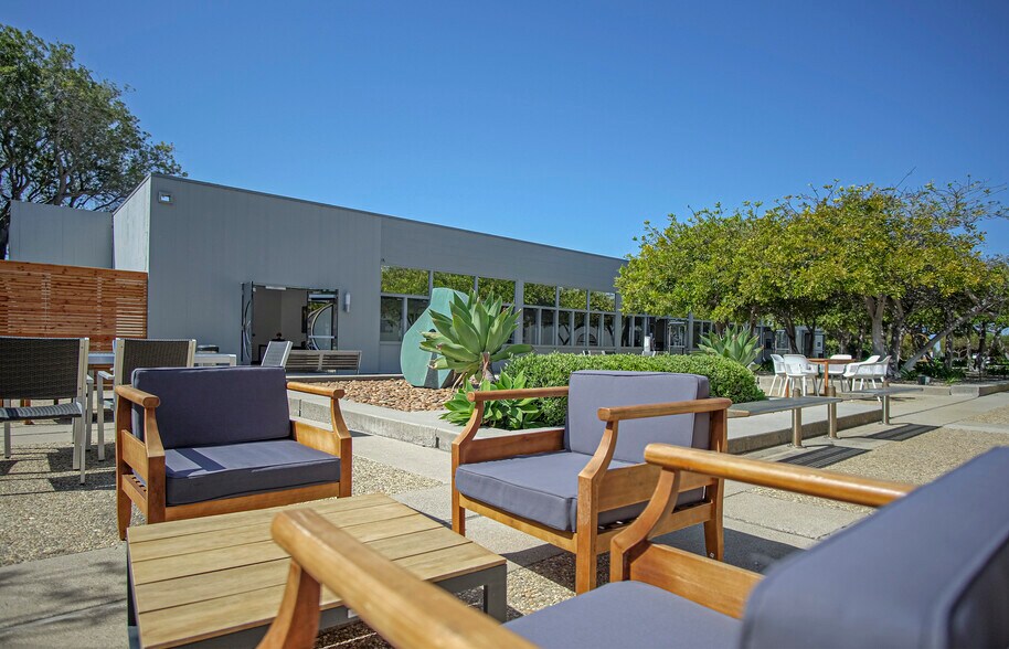 More Photos Of 6395 Cindy Ln, Carpinteria Manufacturing For Lease