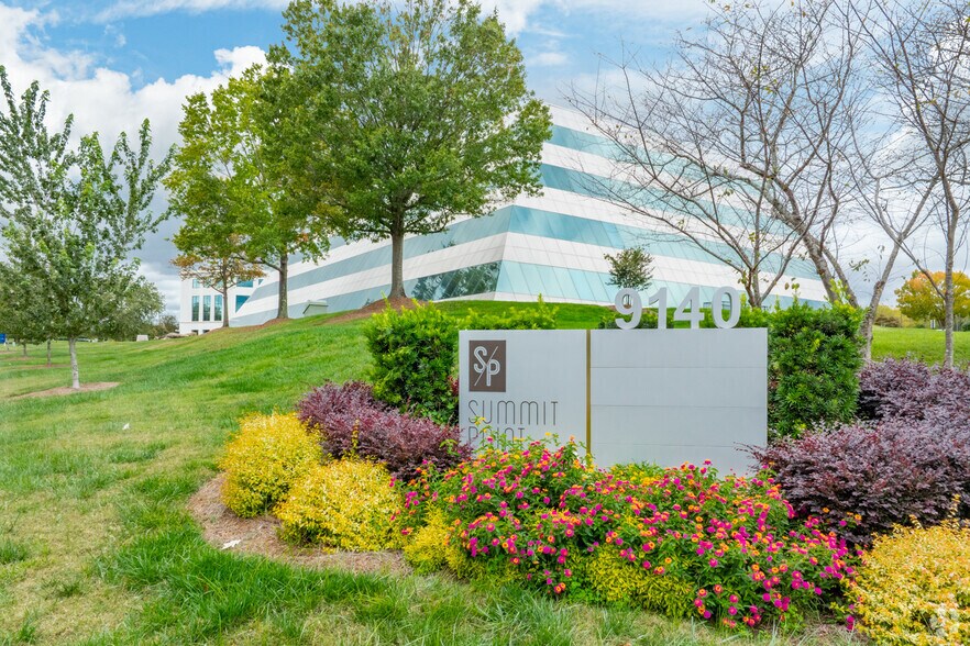 More Photos Of 9140 Arrowpoint Blvd, Charlotte Office For Lease