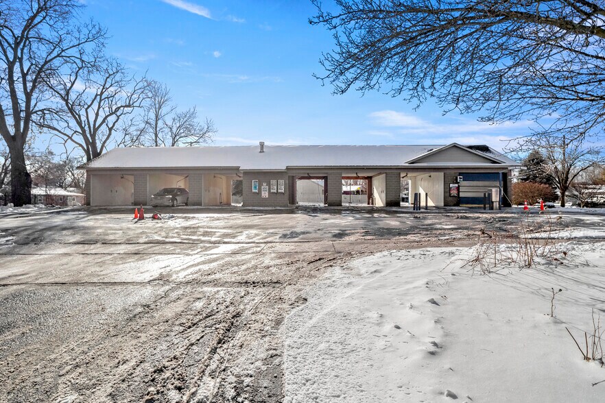 More Photos Of 25957 Gibraltar Rd, Flat Rock Carwash For Sale