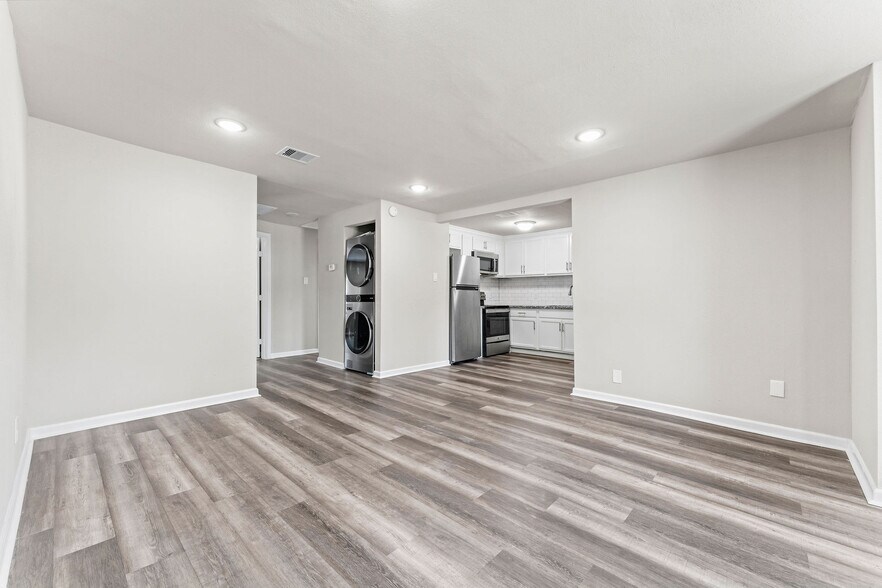 More Photos Of 6640 W Montgomery Rd, Houston Office For Sale