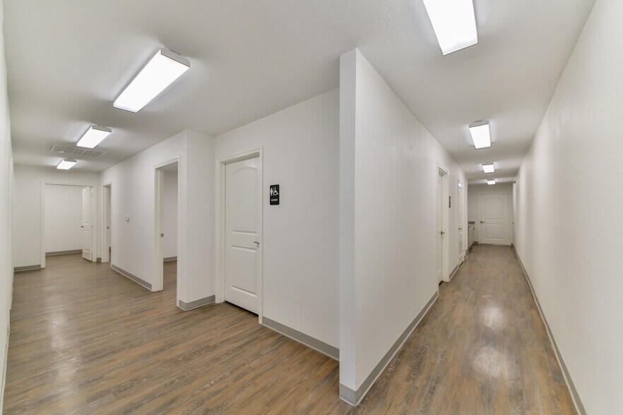 More Photos Of 423 S 8th St, La Porte Distribution For Lease