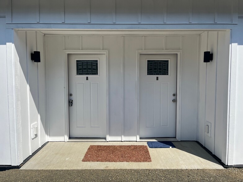 More Photos Of 1306 Melbourne Ct, Westport Multifamily For Sale