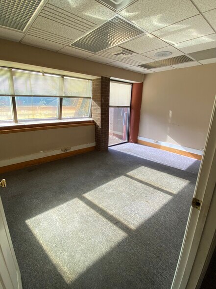 More Photos Of 460 Cochran Rd, Pittsburgh General Retail For Lease