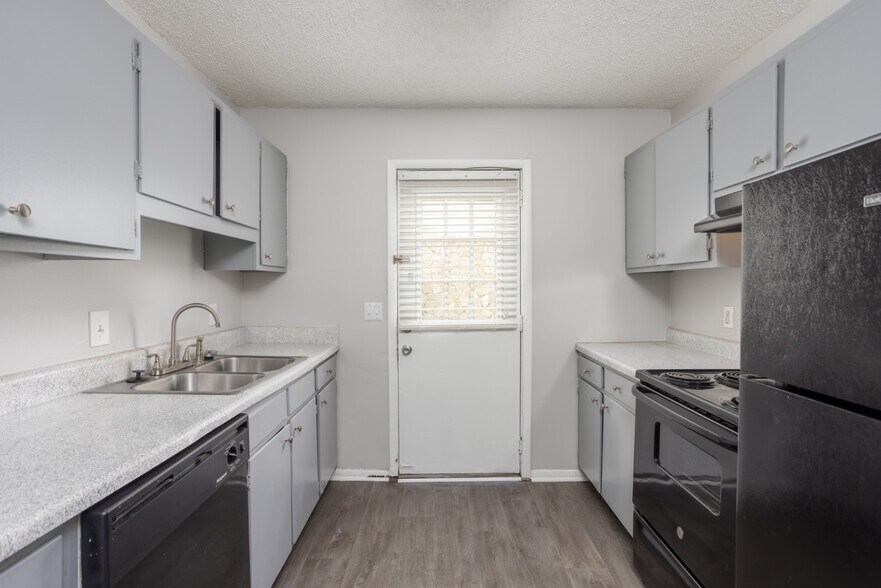 More Photos Of 110 Archwood Pl, Madison Apartments For Sale