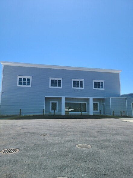 More Photos Of 258-262 E Main St, Babylon Unknown For Lease