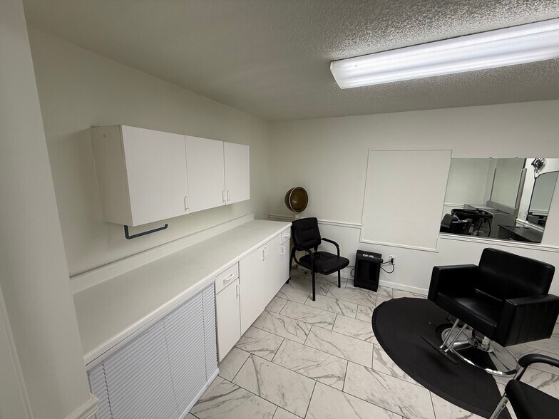 More Photos Of 1804 W Baker St, Plant City Office For Lease