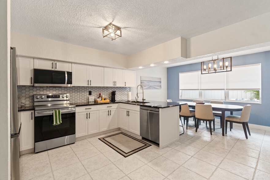 More Photos Of 1520 NE 51st St, Fort Lauderdale Apartments For Sale