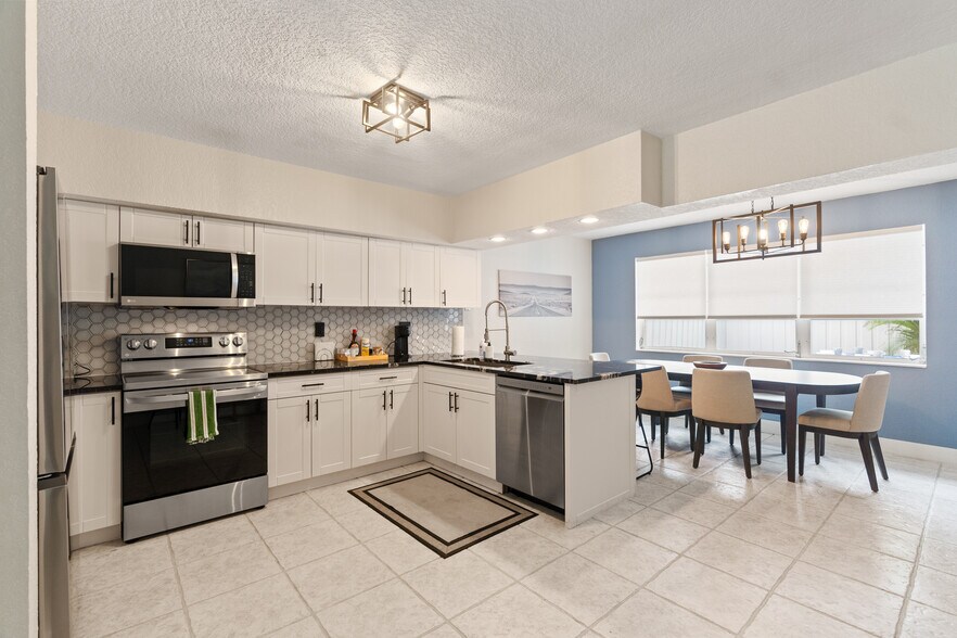 More Photos Of 1520 NE 51st St, Fort Lauderdale Apartments For Sale