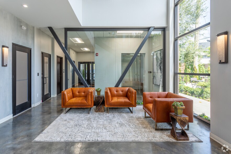 More Photos Of 17108 Mack Ave, Grosse Pointe Office For Lease