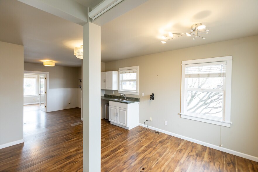 More Photos Of 1215 B St, Hood River Office For Lease