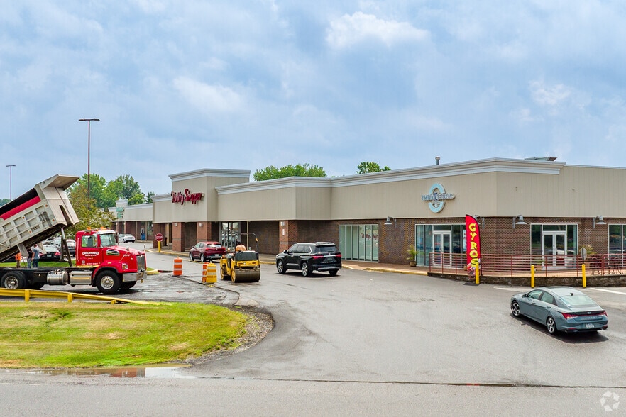 More Photos Of 7421 Oswego Rd, Liverpool Storefront For Lease