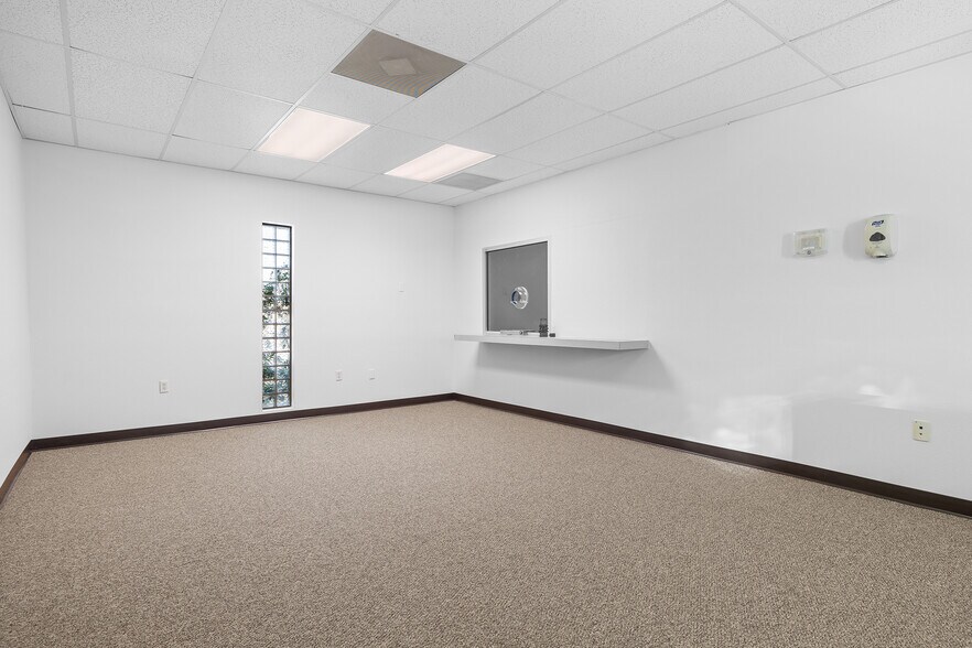 More Photos Of 82632 Highway 111, Indio Office For Sale