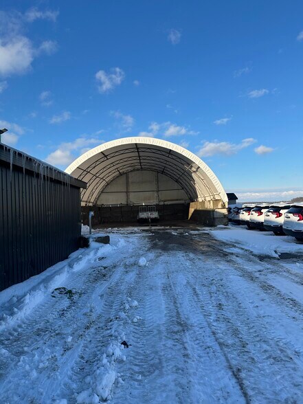 More Photos Of 368 Boul Croisetière N, Saint-jean-sur-richelieu Warehouse For Lease