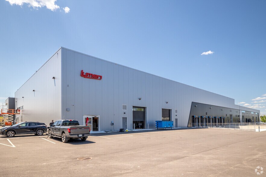 More Photos Of 50 Rue Jean-Paul-Cayer, Blainville Industrial For Sale