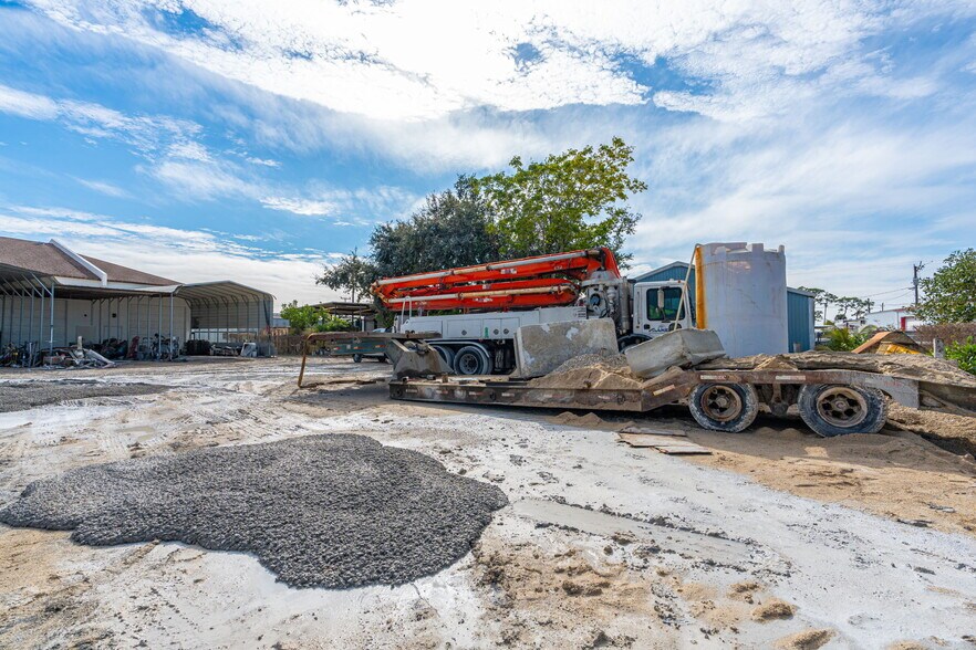 More Photos Of 2700 Evans Ave, Fort Myers Light Manufacturing For Sale