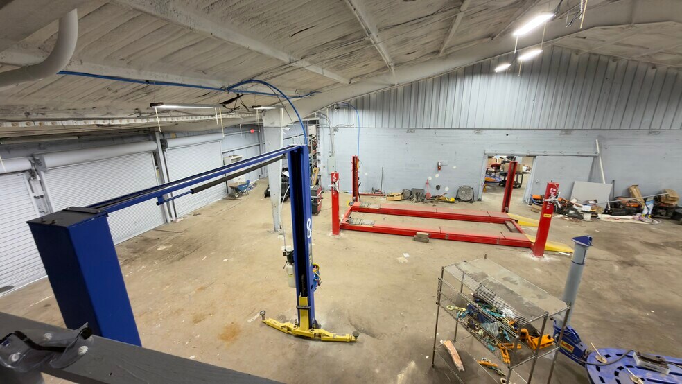 More Photos Of 2800 Delano St, Pensacola Warehouse For Lease