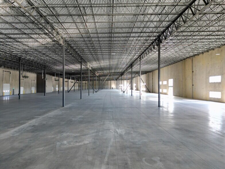 More Photos Of 15707 Terrazzo dr, Colorado Springs Showroom For Lease