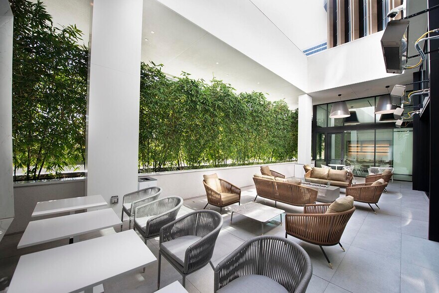 More Photos Of 1925 Century Park E, Los Angeles Office For Lease