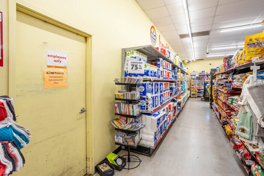 More Photos Of 45 8th St, Midland General Retail For Sale