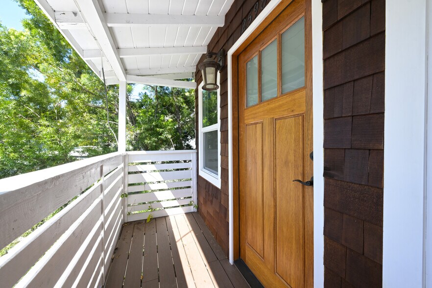 More Photos Of 2592 N Beachwood Dr, Los Angeles Multifamily For Sale