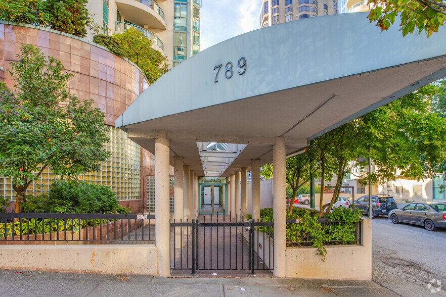 More Photos Of 1301 Robson St, Vancouver Storefront Retail Office For Sale
